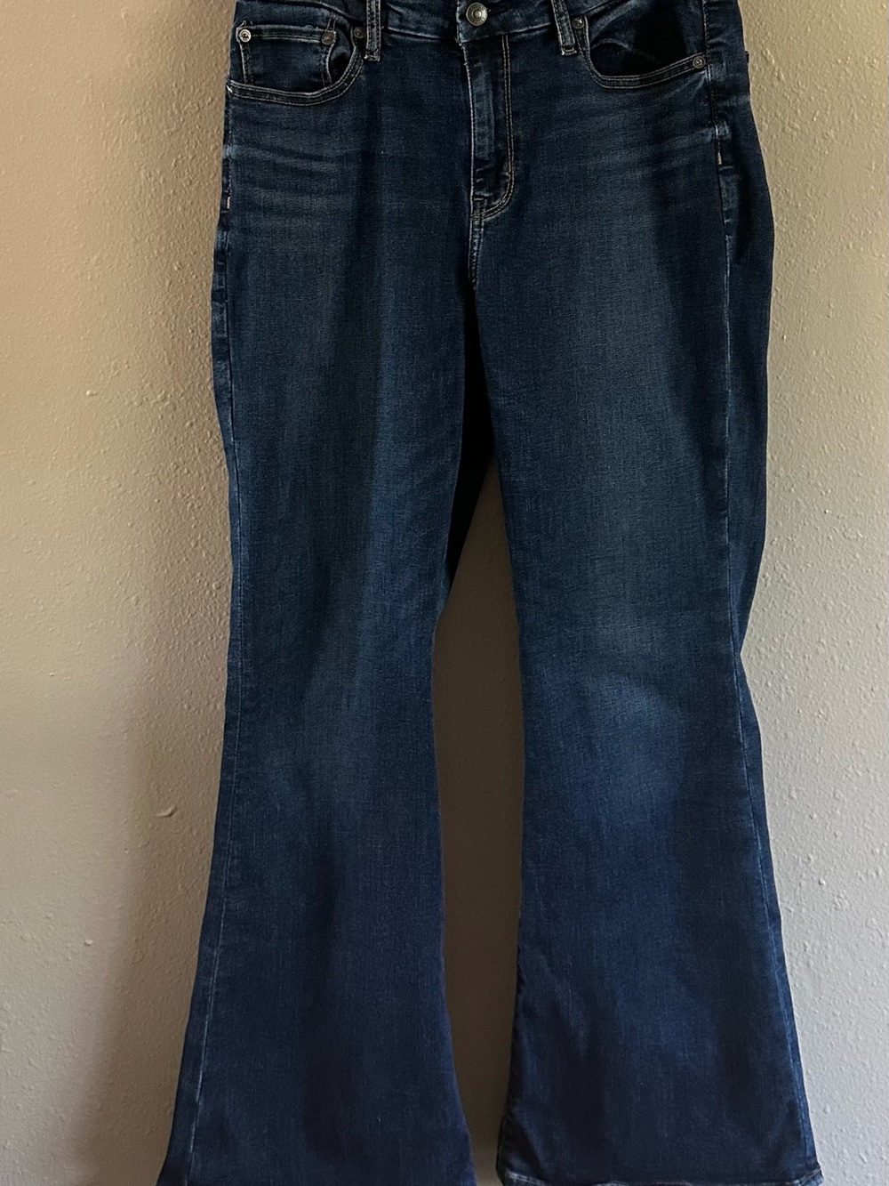 American Eagle Curvy Super High-Rise Flare Jeans – Size 10 Short